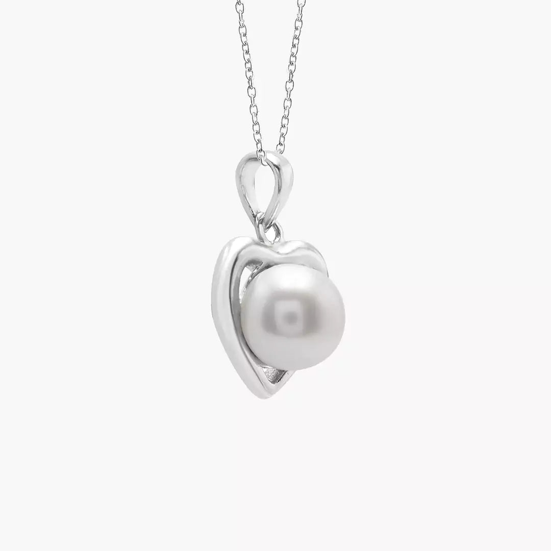 Hearty Pearl Necklace