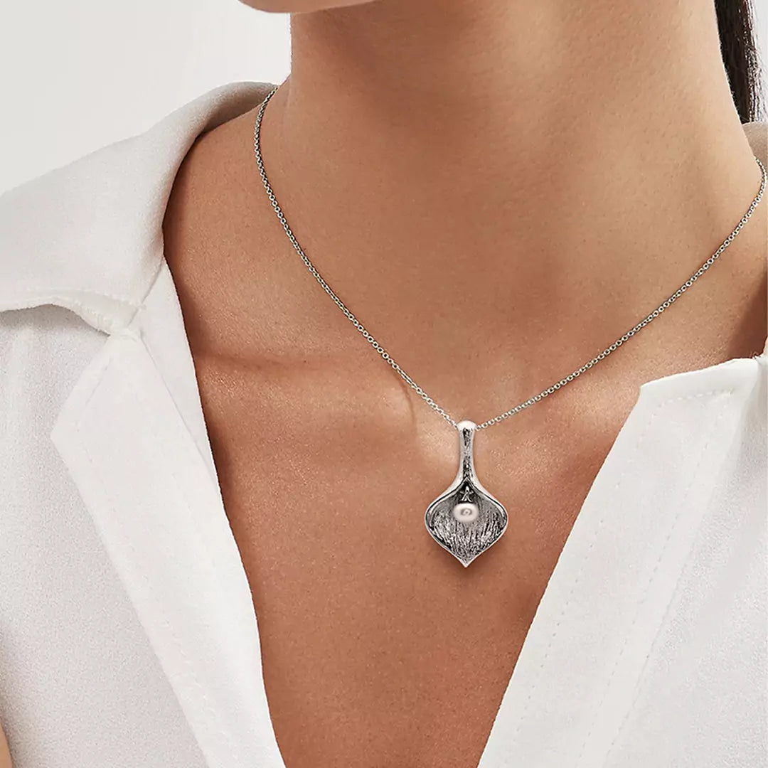 Leaf Bud Pearl Necklace