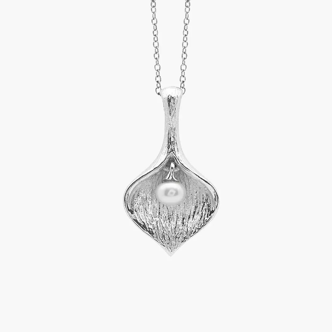 Leaf Bud Pearl Necklace