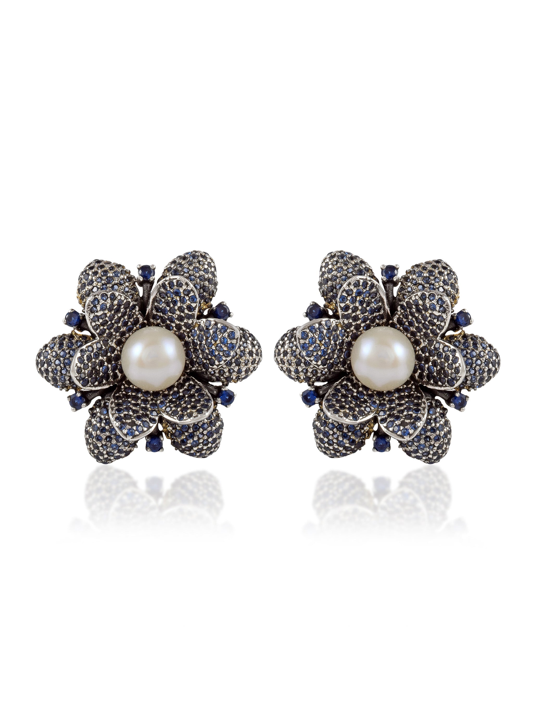Petunia Maxi Studs