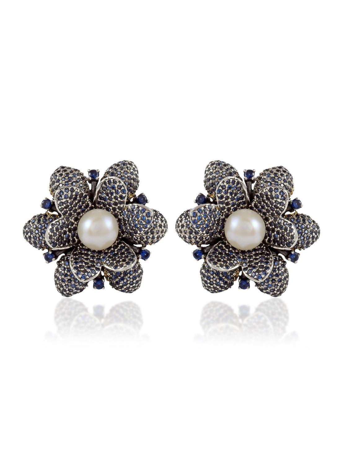 Petunia Maxi Studs