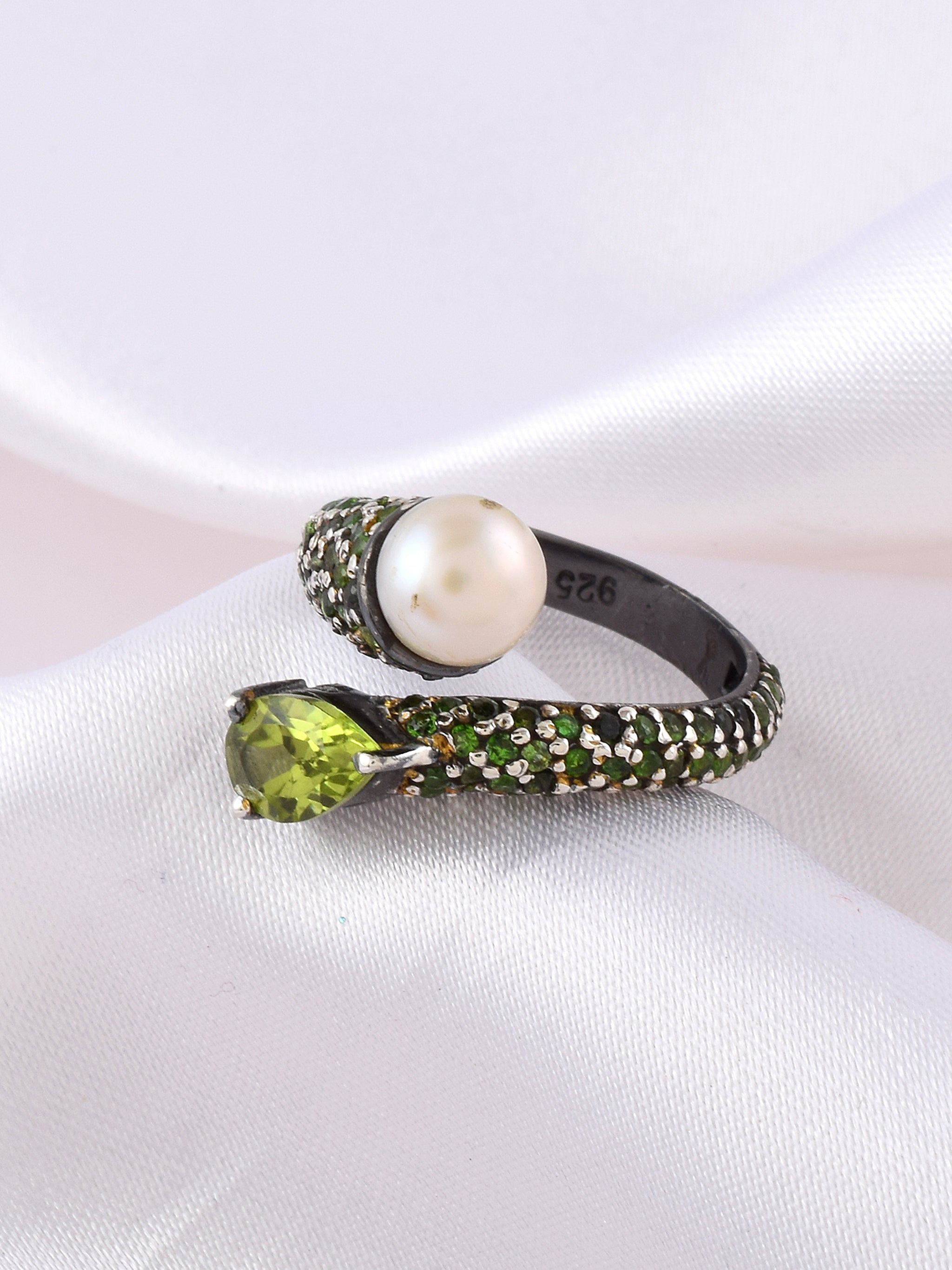 Petunia-Pearl Adjustable Ring