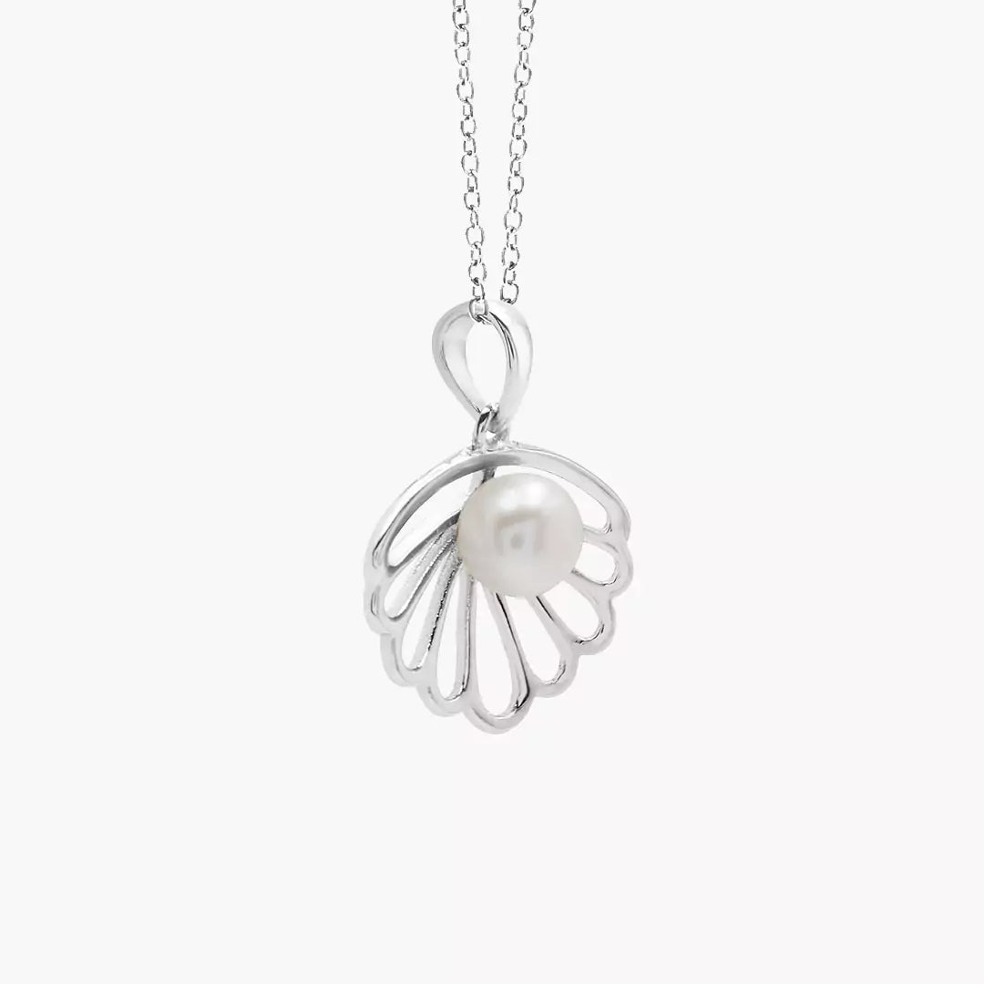 Seashell Pearl Necklace